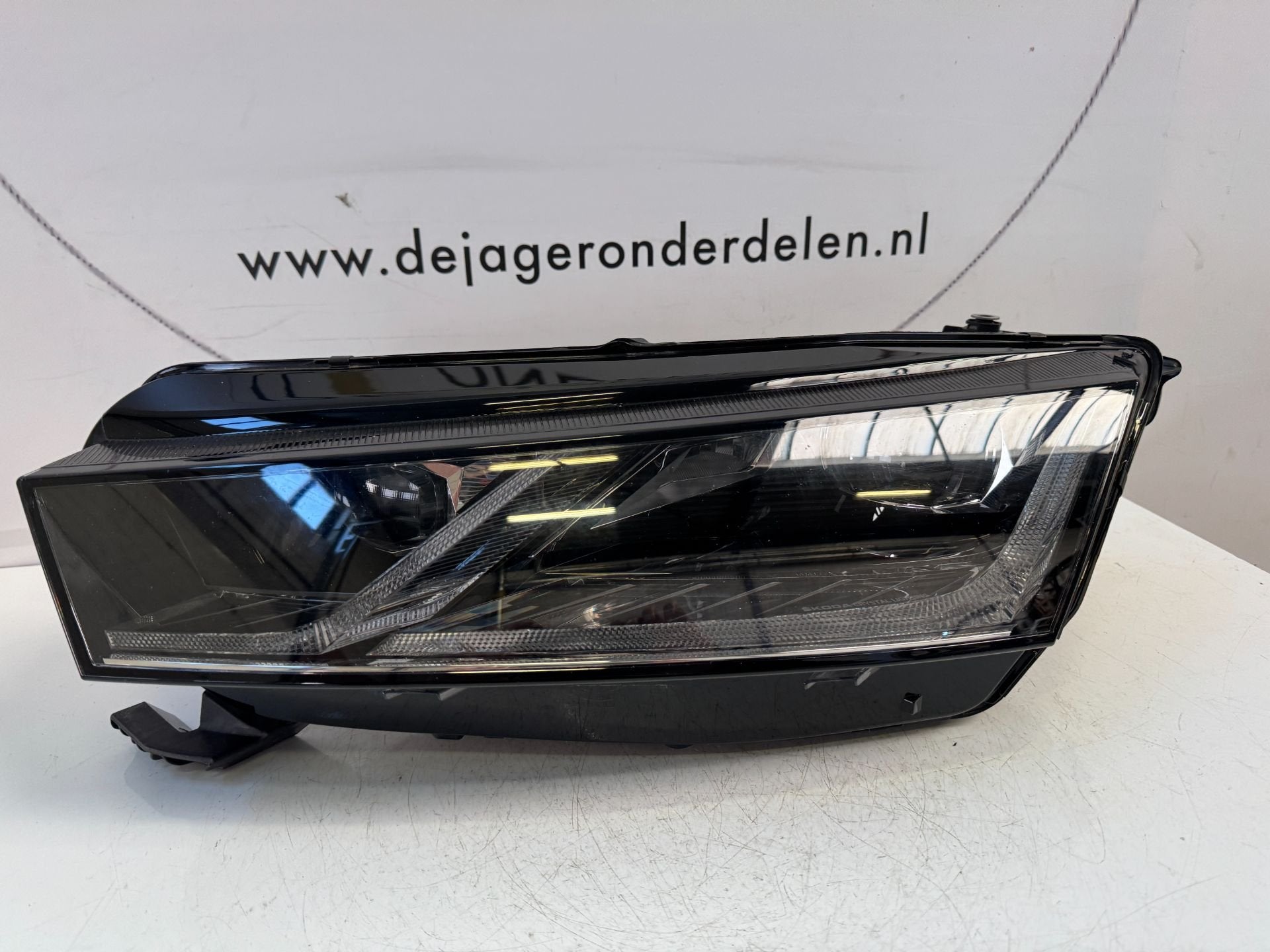 SKODA OCTAVIA 4 FULL LED KOPLAMP LINKS 5E4941015A, Skoda, Skoda Auto a.s., Gebruikt, Infoline@skoda-auto.cz
