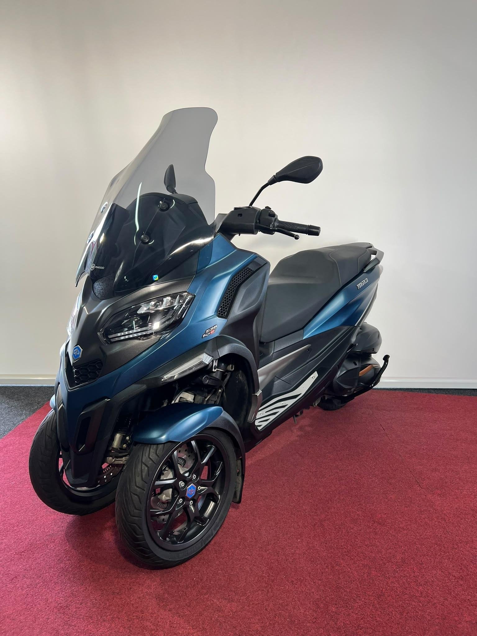 Piaggio 530 MP3 HPE Exclusive, Traction Control, Bedrijf, Piaggio Vespa B.V., Minervum 7272
4817 ZM  Breda, NL