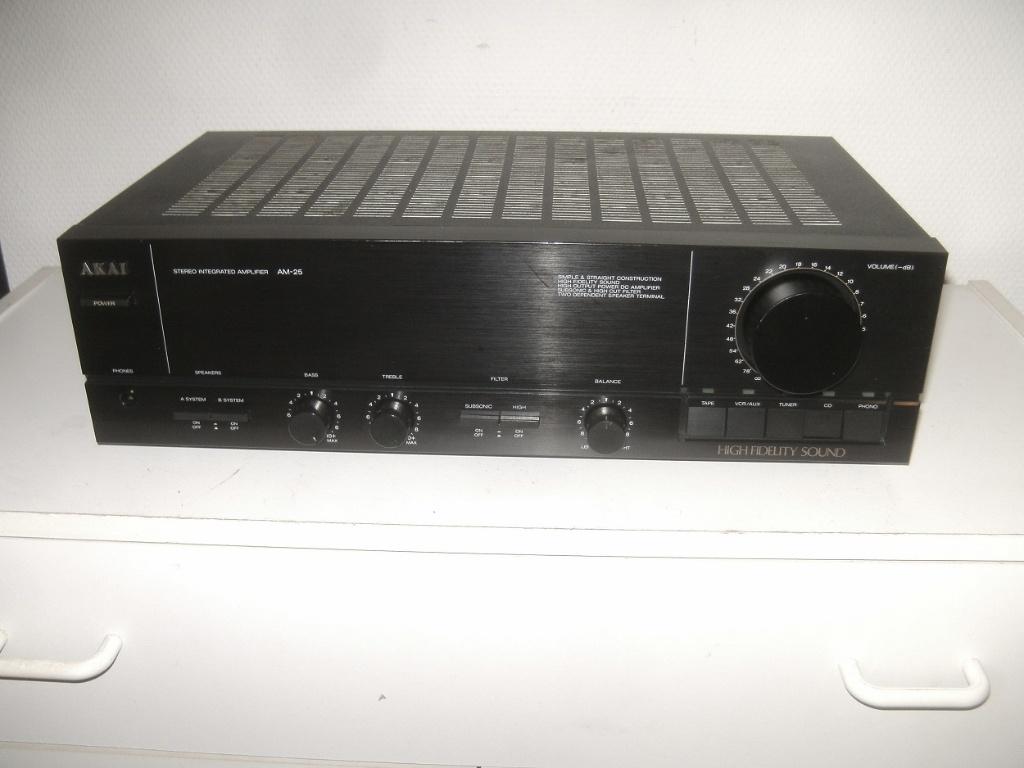 Akai versterker type AM-25, Gebruikt, 60 tot 120 watt, Stereo, Ophalen