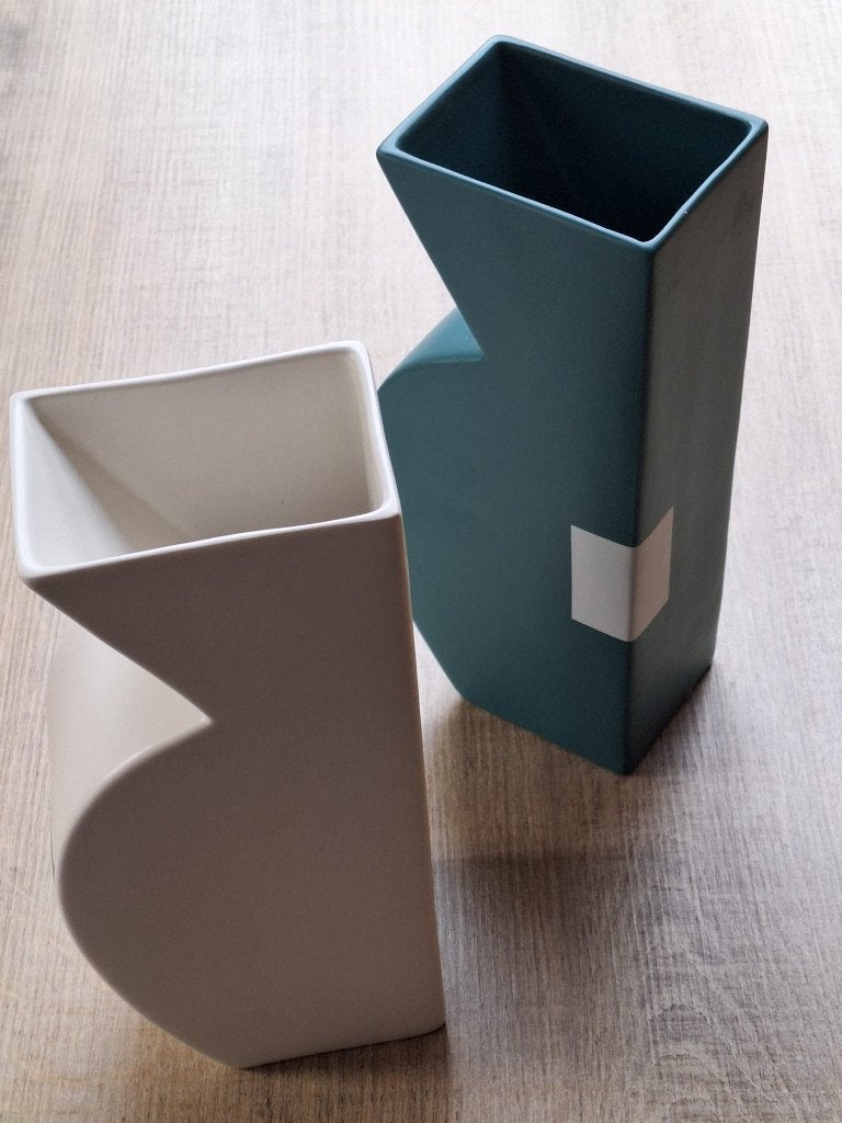 Set van 2 moderne vazen - Beige en Petrol, Huis en Inrichting, Beige, Natuurlijk materiaal, Ophalen of Verzenden, Zo goed als nieuw