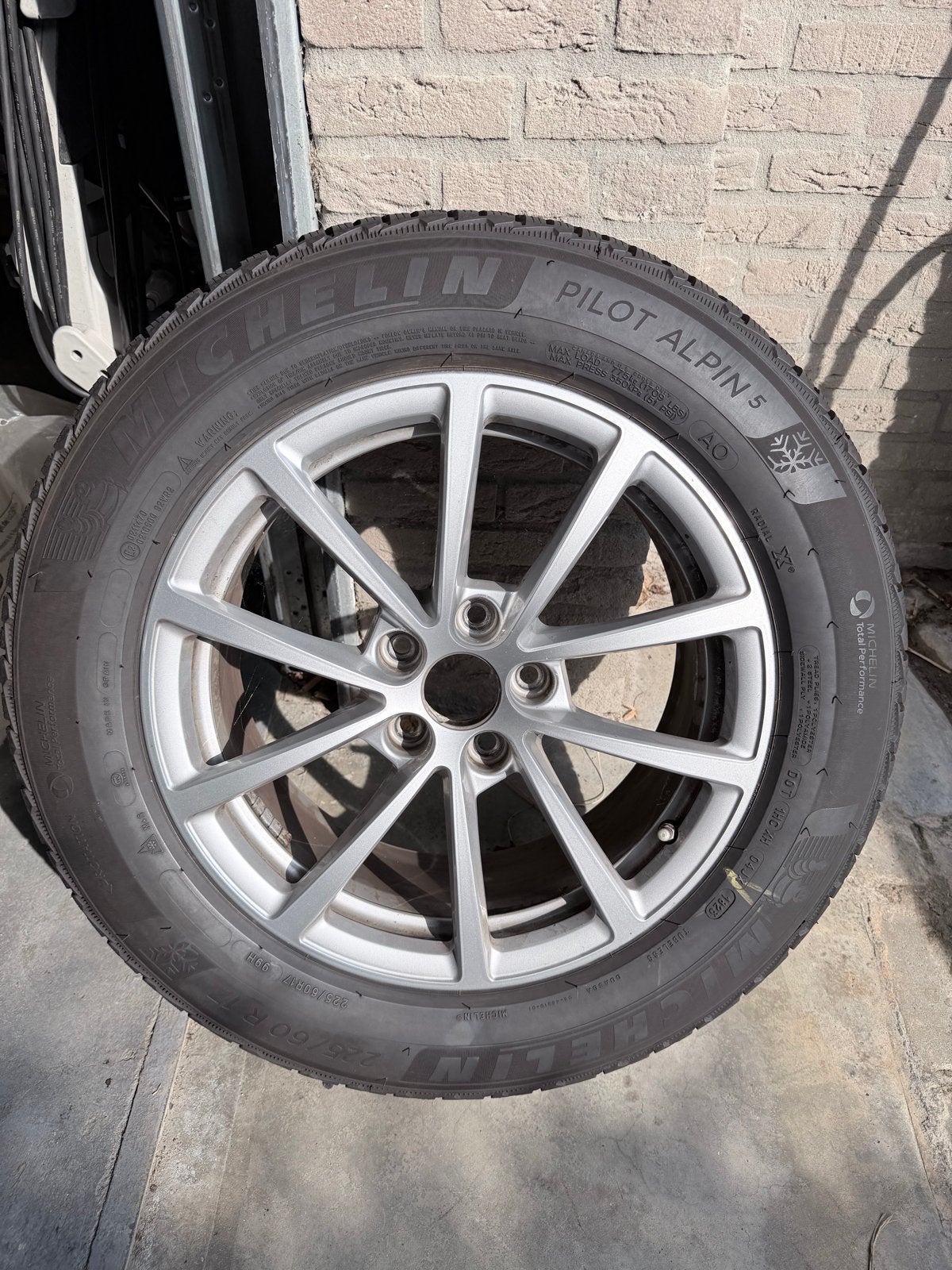Zo goed als nieuwe set winterbanden Audi A6 Avant (C8) 2023, Ophalen, Gebruikt, 17 inch, Winterbanden