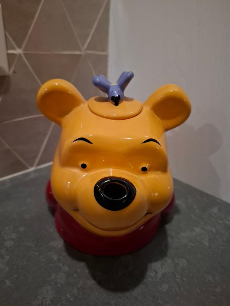 Leuke Winnie de Poeh theepot/kan met vlinder, Ophalen of Verzenden, Gebruikt