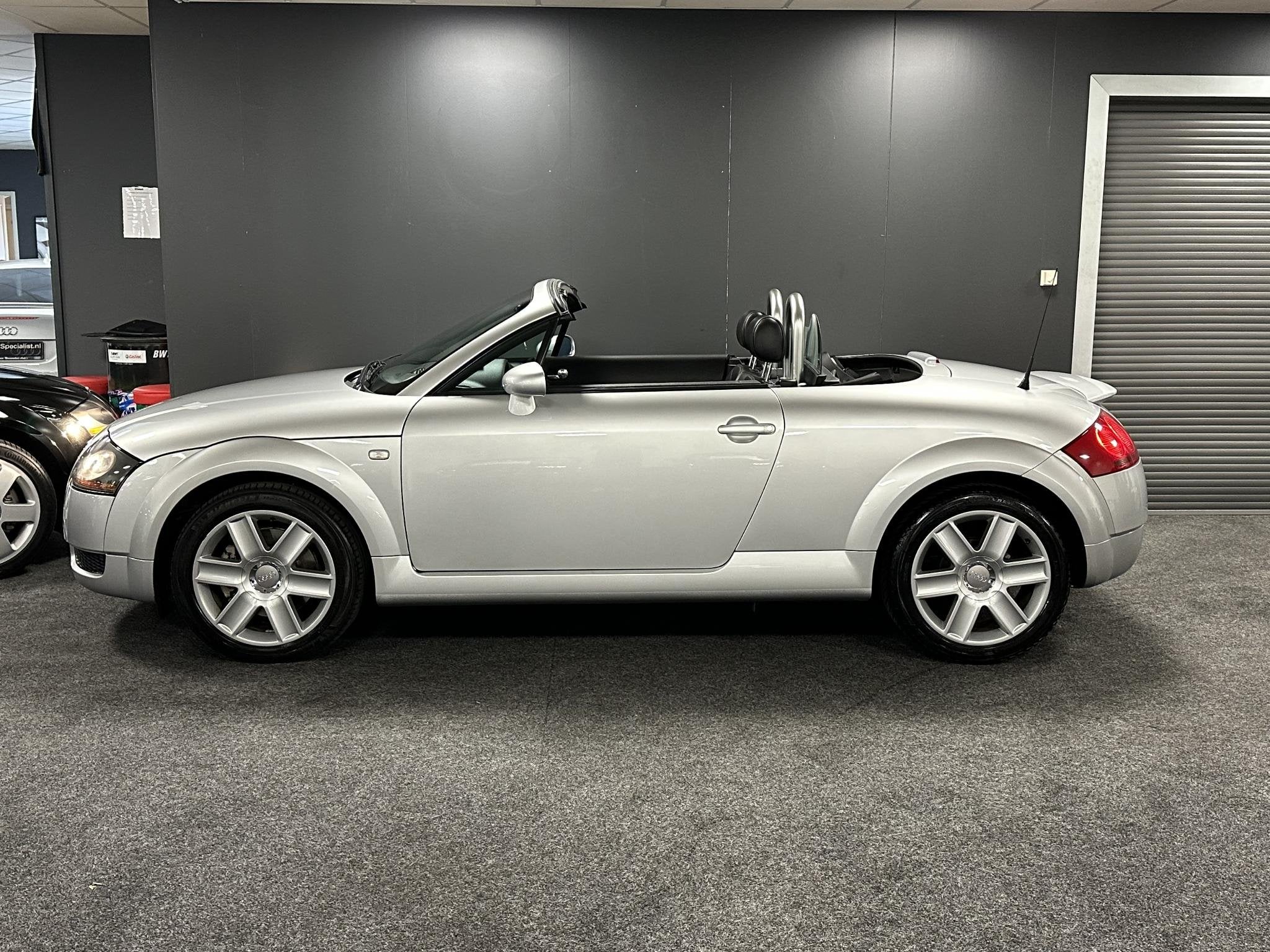 Audi TT Roadster 1.8 5V Turbo 180PK Nieuwe kap NL Auto, Voorwielaandrijving, TT, Gebruikt, Zwart