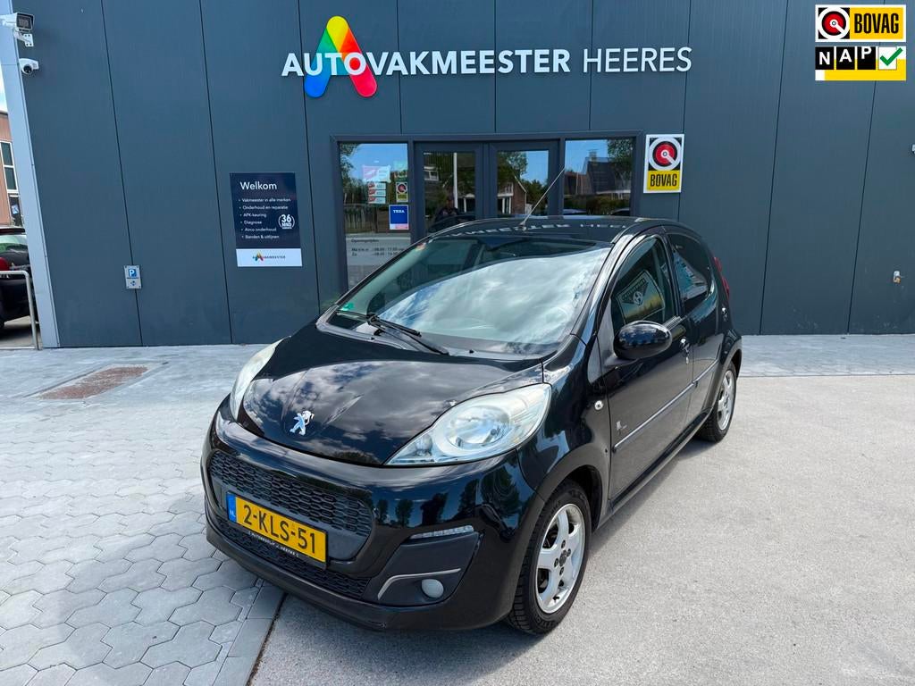 Peugeot 107 1.0 Black & Silver.Airco,NW APK., Voorwielaandrijving, Euro 5, Gebruikt, 4 stoelen