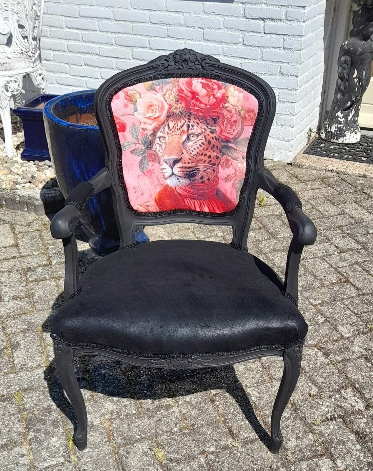 Brocante dames fauteuile opnieuw gestoffeerd tyger, Ophalen