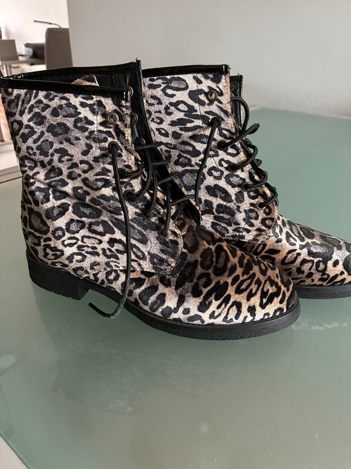 Laars met print maat 40, Kleding | Dames, Ophalen, Hoge laarzen, Overige kleuren, Zo goed als nieuw