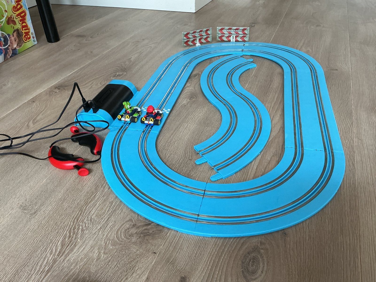 Carrera Racebaan met Mario Kart auto's - Elektrisch, Kinderen en Baby's, Speelgoed | Racebanen, Ophalen, Carrera, Elektrisch, Racebaan