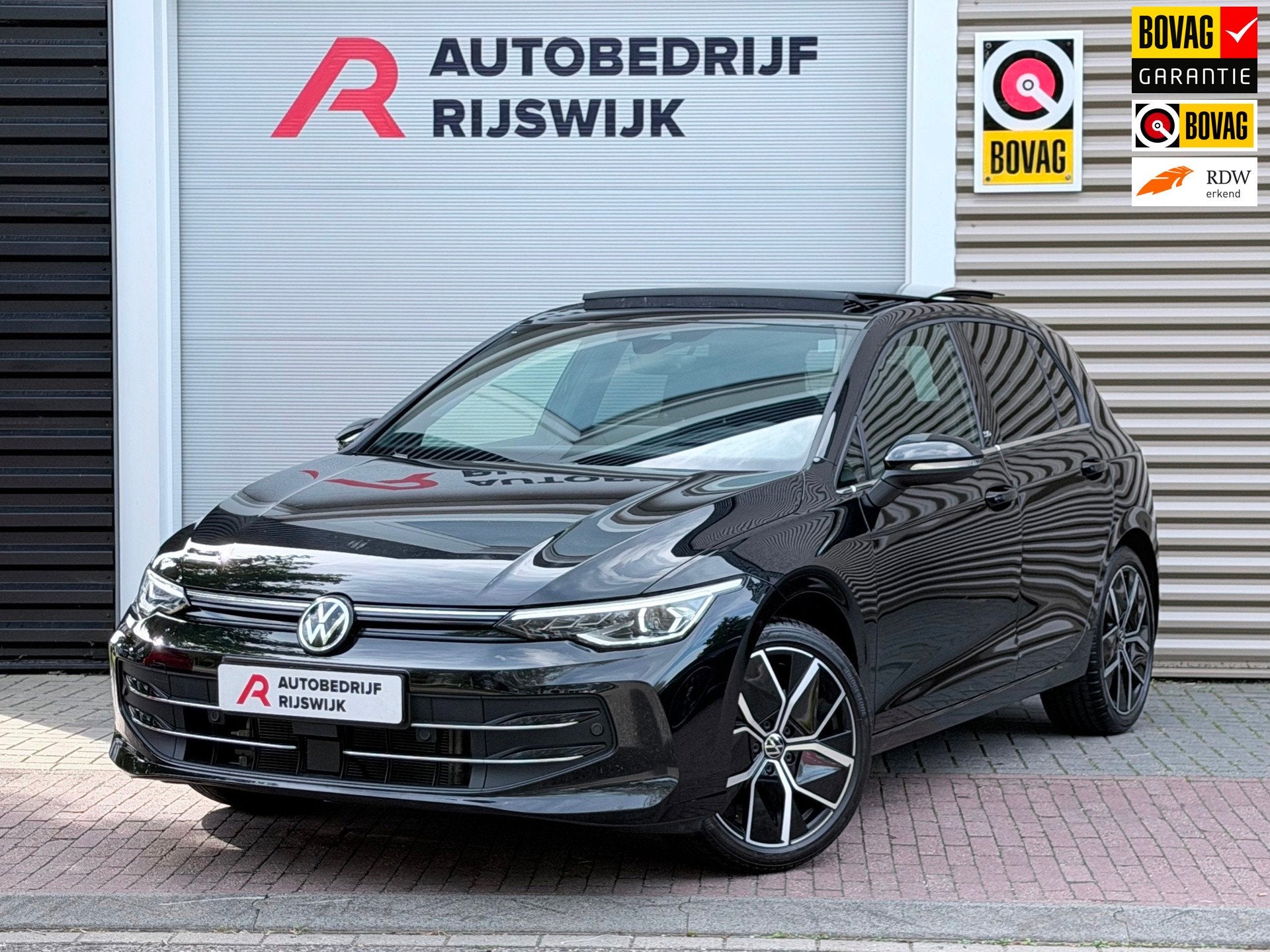 Volkswagen GOLF 1.5 eTSI R-Line Pano/Memory/Matrix, Auto's, 4 cilinders, Zwart, Bedrijf, Golf