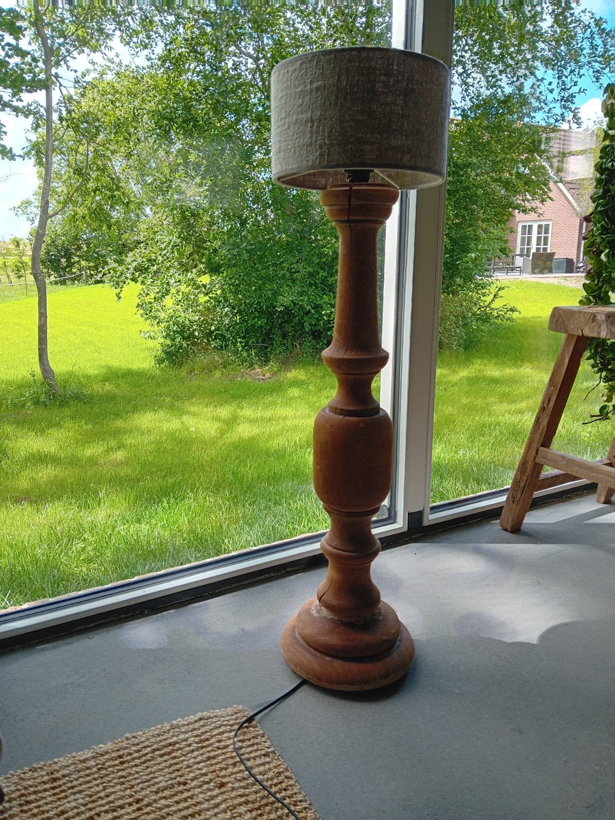 Landelijke houten lampenpoot, Huis en Inrichting, Lampen | Vloerlampen, Ophalen, Minder dan 100 cm