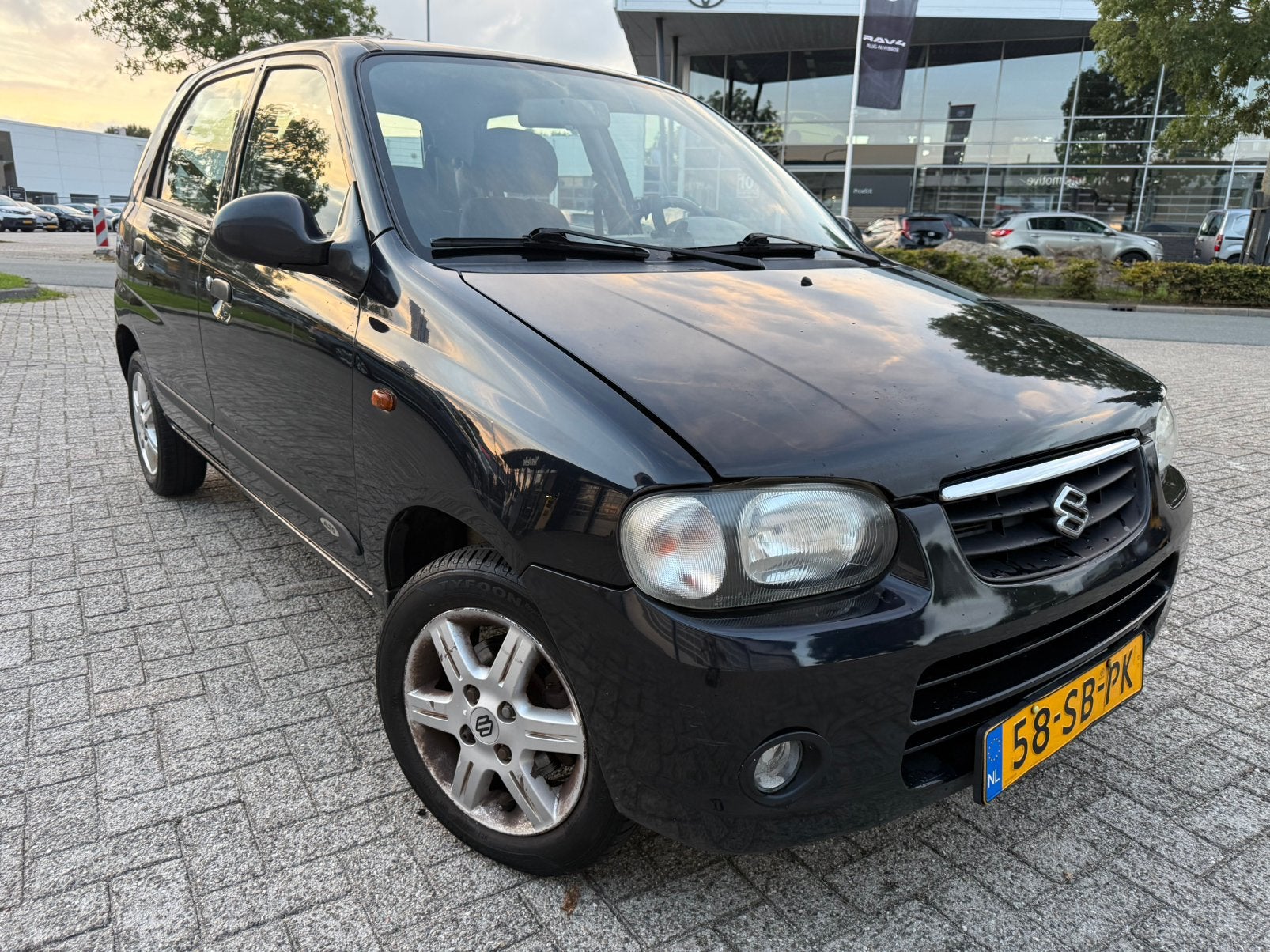 Suzuki Alto 1.1 AUTOMAAT/16 INCH/LAGE KMSTAND NAP, Stof, 4 cilinders, 4 stoelen, Zwart