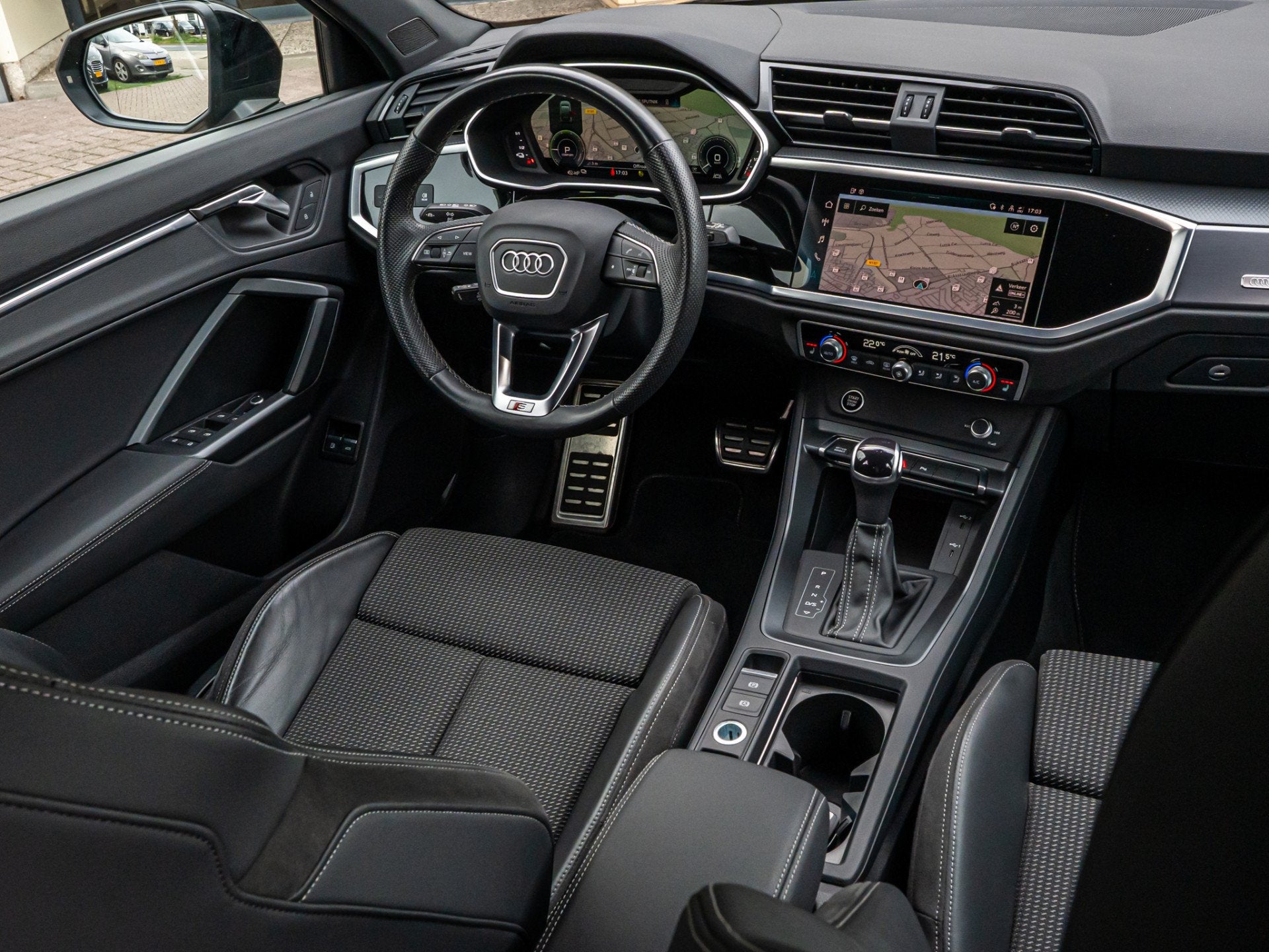 Audi Q3 Sportback 45 TFSI e S Edition 2X-SLINE MATRIX LED BL, Auto's, Dealer onderhouden, Gebruikt, Euro 6, Leder en Stof