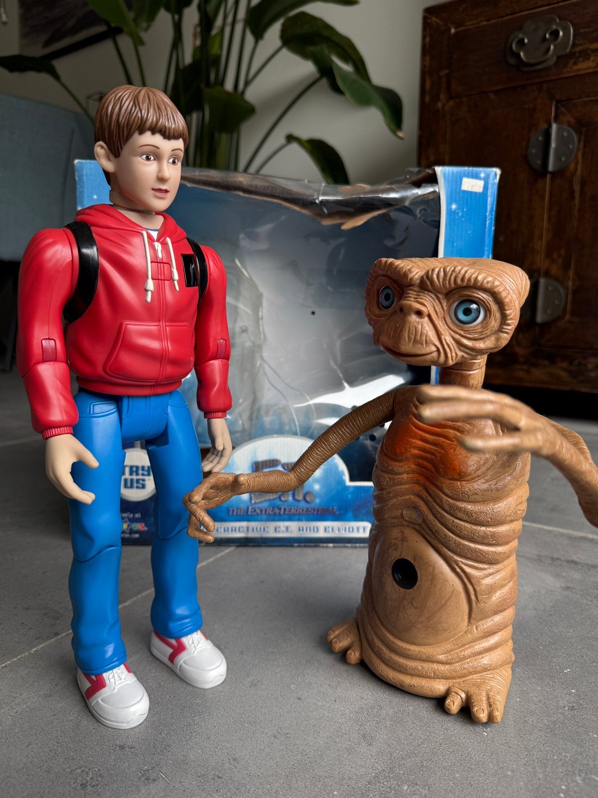 E.T. The 20th Anniversary exclusive Toys R Us release., Ophalen of Verzenden, Zo goed als nieuw, Film, Actiefiguur of Pop