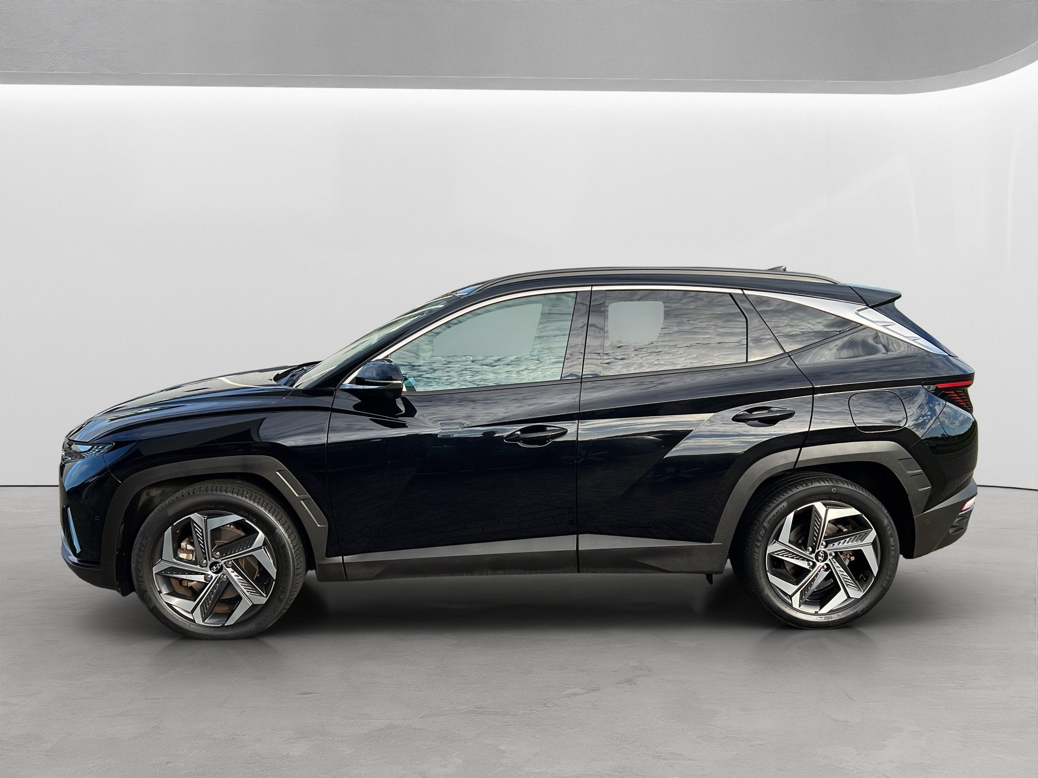 Hyundai Tucson 1.6 T-GDI 265pk PHEV Premium 4WD, Auto's, Hyundai, Gebruikt, 4 cilinders, Zwart, Bedrijf