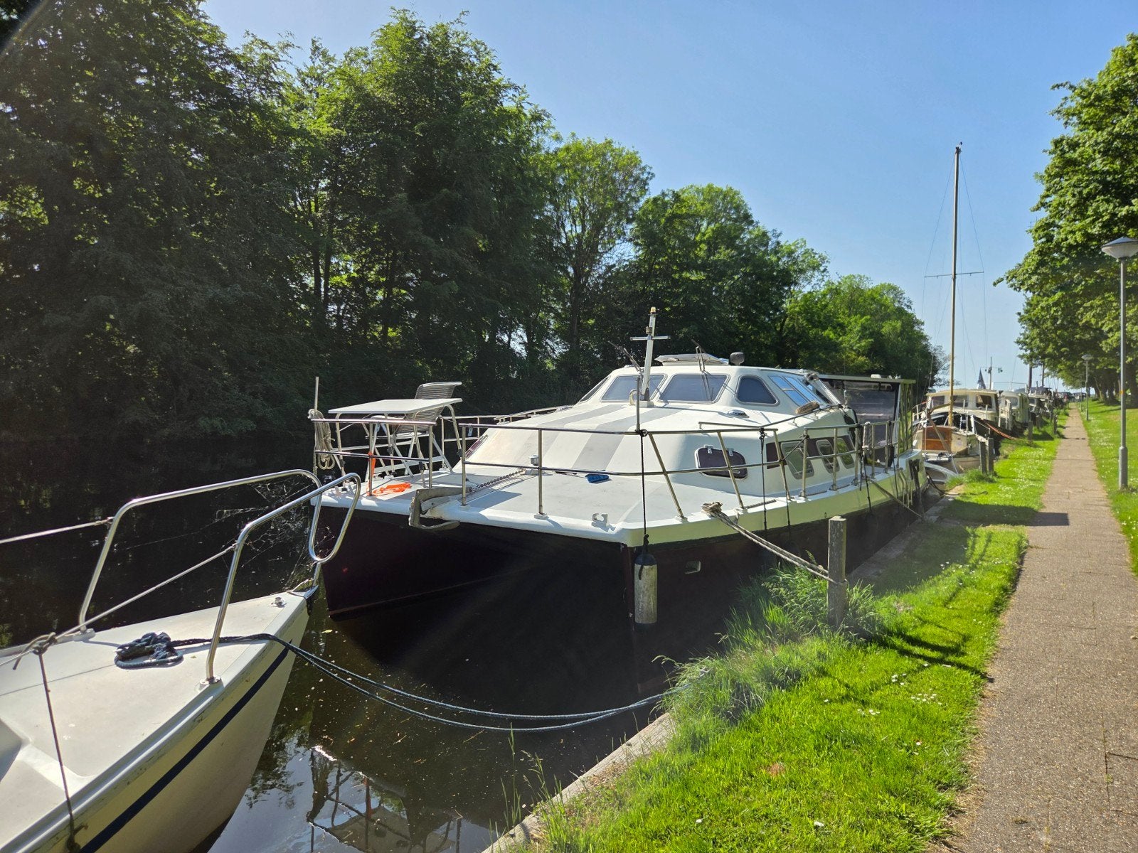Houseboat/Catamaran/woonboot + ligPL, off grid, zeer ruim, Ophalen, Gebruikt, Diesel, Zonnepaneel