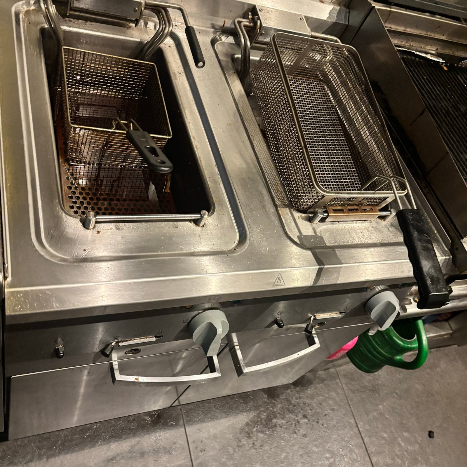 Professionele dubbele friteuse - RVS, Witgoed en Apparatuur, 4 liter of meer, Ophalen of Verzenden, Gebruikt, Duo-friteuse