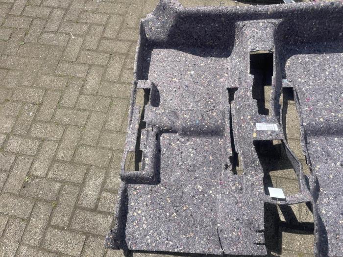 Isolatiemat rechts-achter van een Seat Arona, Gebruikt, -, Verzenden, -