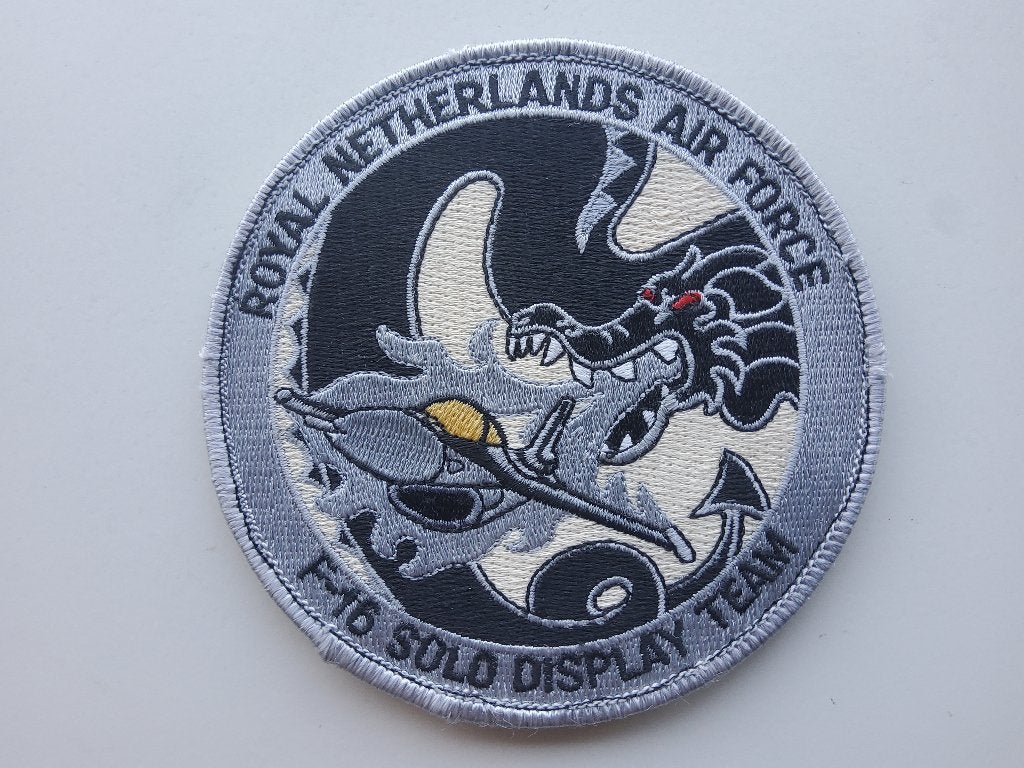 KLu RNLAF F-16 SOLO DISPLAY TEAM 2004 “FRYSIAN DRAGON” PATCH, Verzamelen, Verzenden, Zo goed als nieuw, Patch, Badge of Embleem