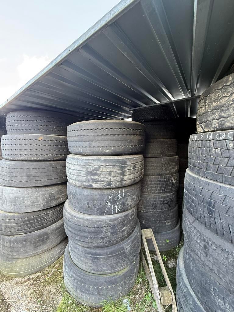 Vrachwagen banden +/- 120 st