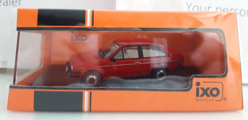 Ixo 1:43 Volkswagen Derby II 1981 rood nieuw in display, Ophalen of Verzenden, Nieuw, Auto, Overige merken