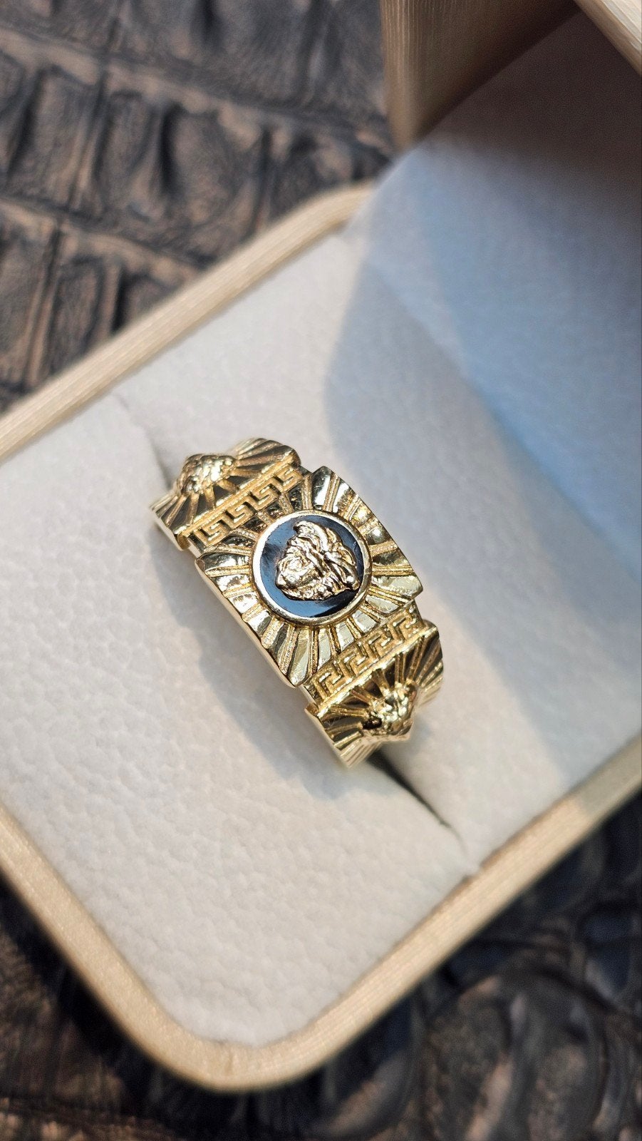 Prachtige 14k Medusa Versace ring, 19 tot 20, Heer, Nieuw, Ophalen of Verzenden