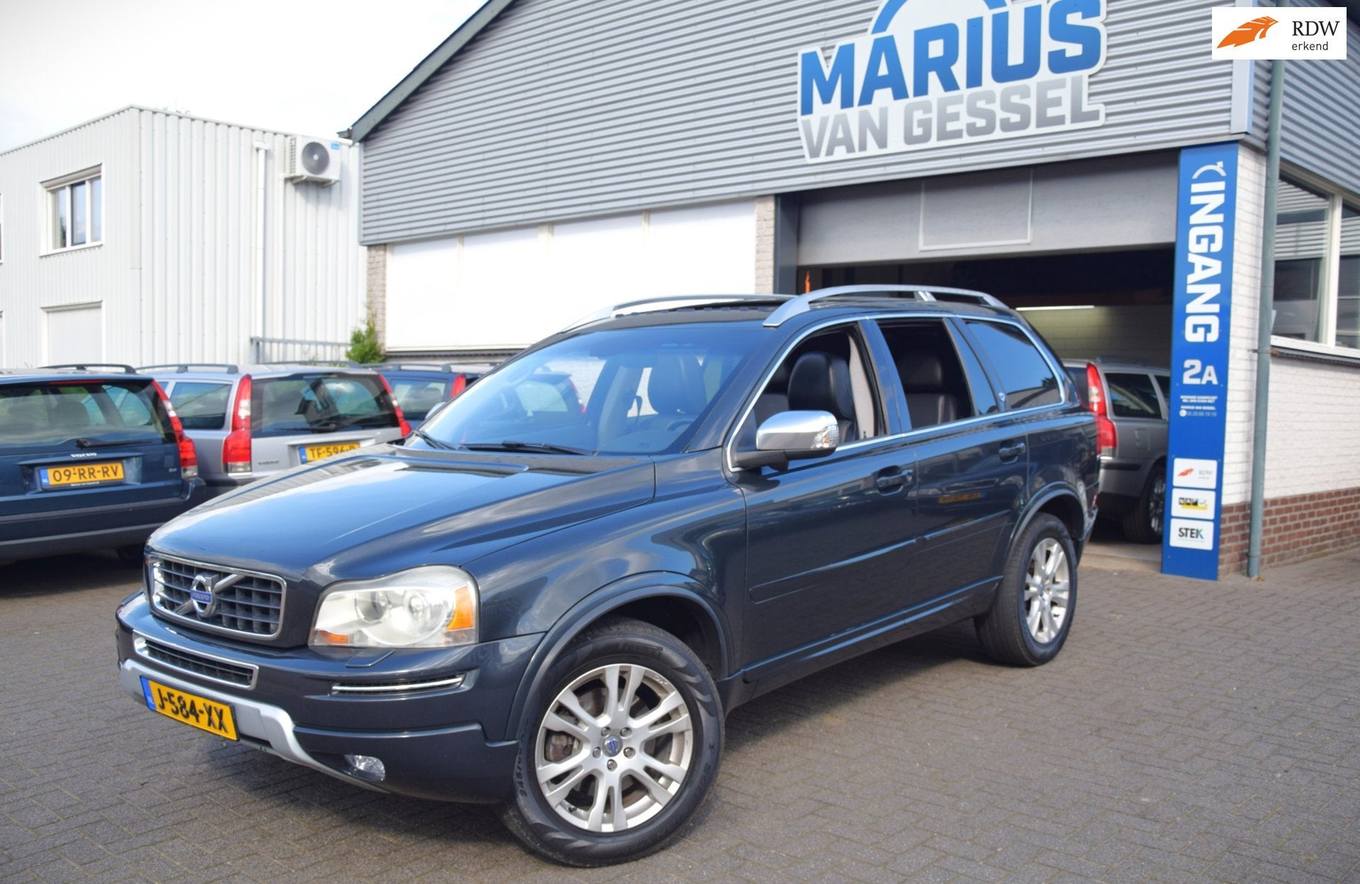Volvo XC90 3.2 Executive 7-pers. 238 pk, Auto's, Gebruikt, Zwart, 138 €/maand, 7 stoelen