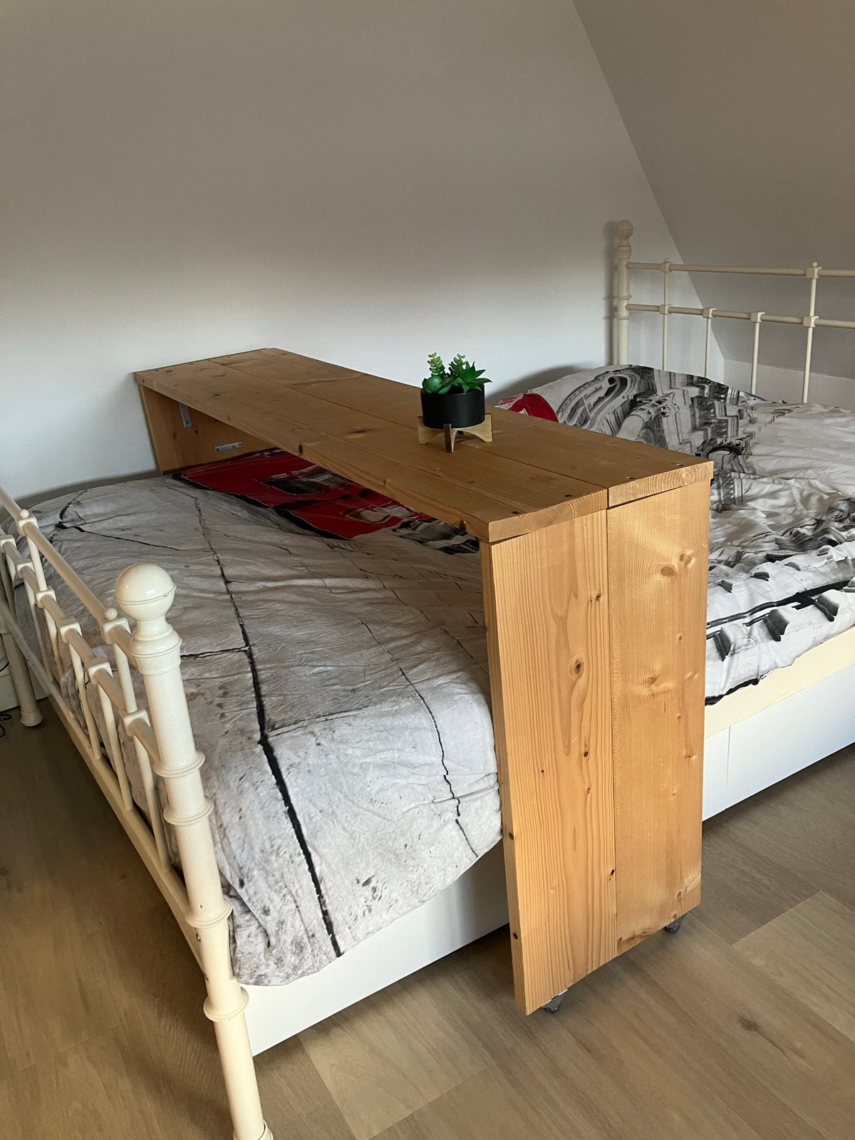 Verrijdbaar bureau over bed heen, Ophalen, Overige typen, Gebruikt, Hout