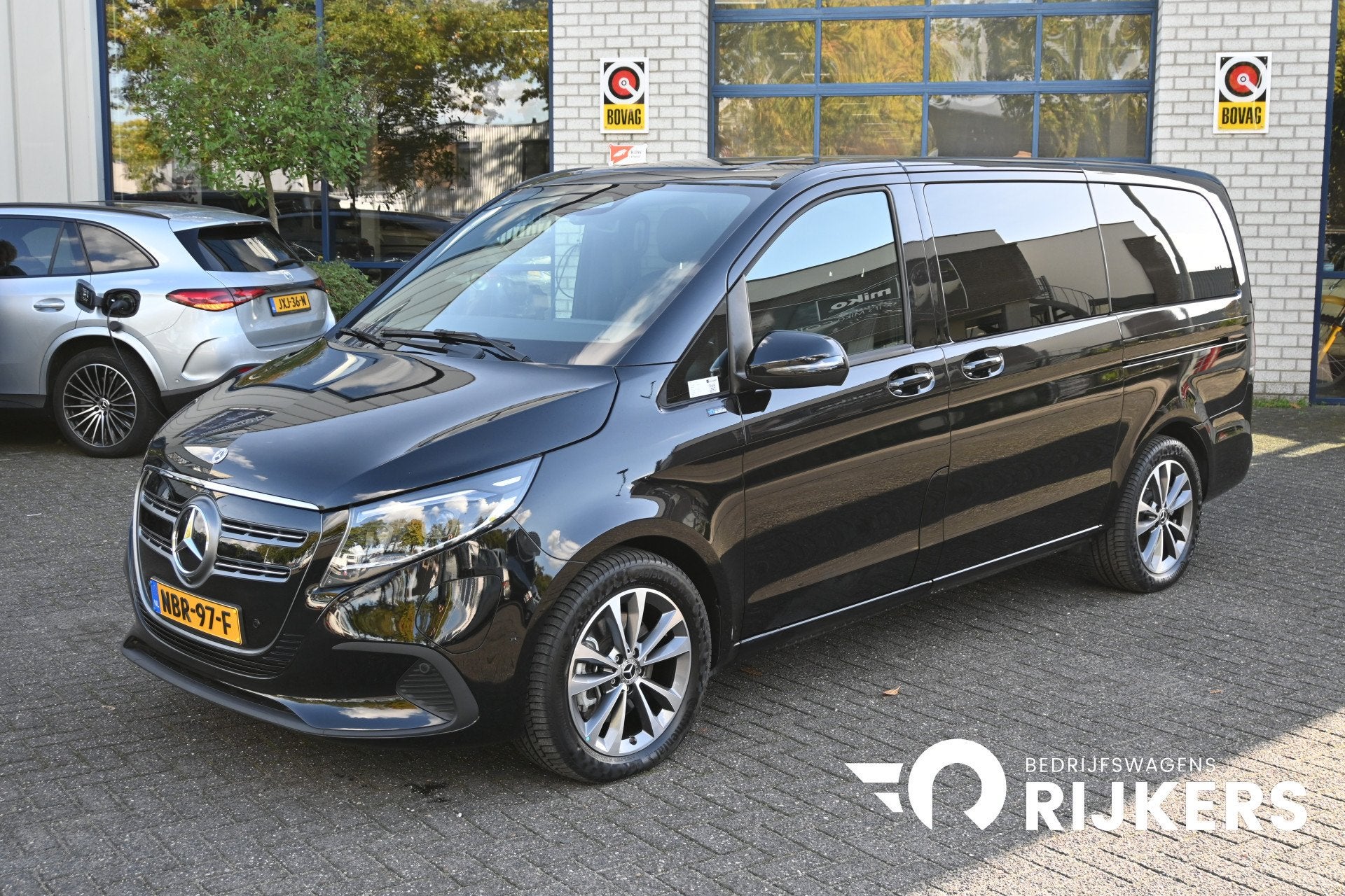 Mercedes-Benz EQV 300 L2 Avantgarde 90 kWh Excl BTW, Luchtve, Gebruikt, Met garantie (alle), 7 stoelen, 2588 kg