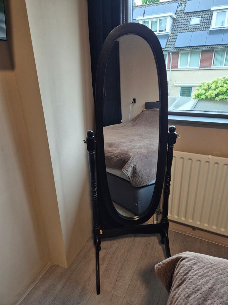 Staande spiegel zwart 150hoog, Minder dan 50 cm, Gebruikt, Ophalen of Verzenden, 150 tot 200 cm