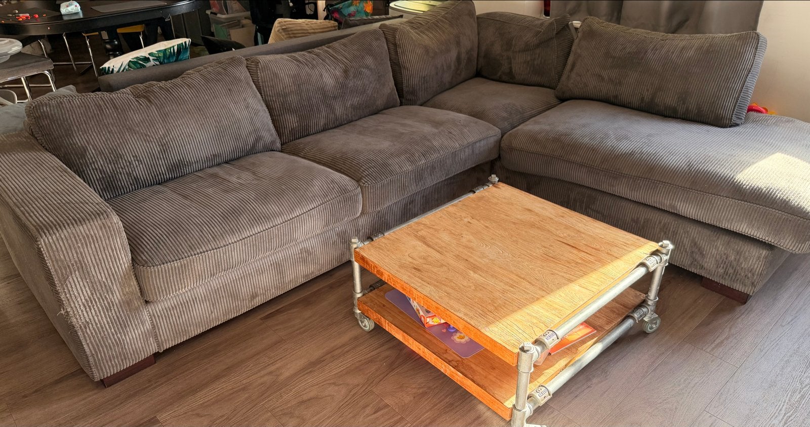 Grijze ribcord hoekbank met chaise longue, Huis en Inrichting, Gebruikt, Hoekbank, 300 cm of meer, Ophalen of Verzenden