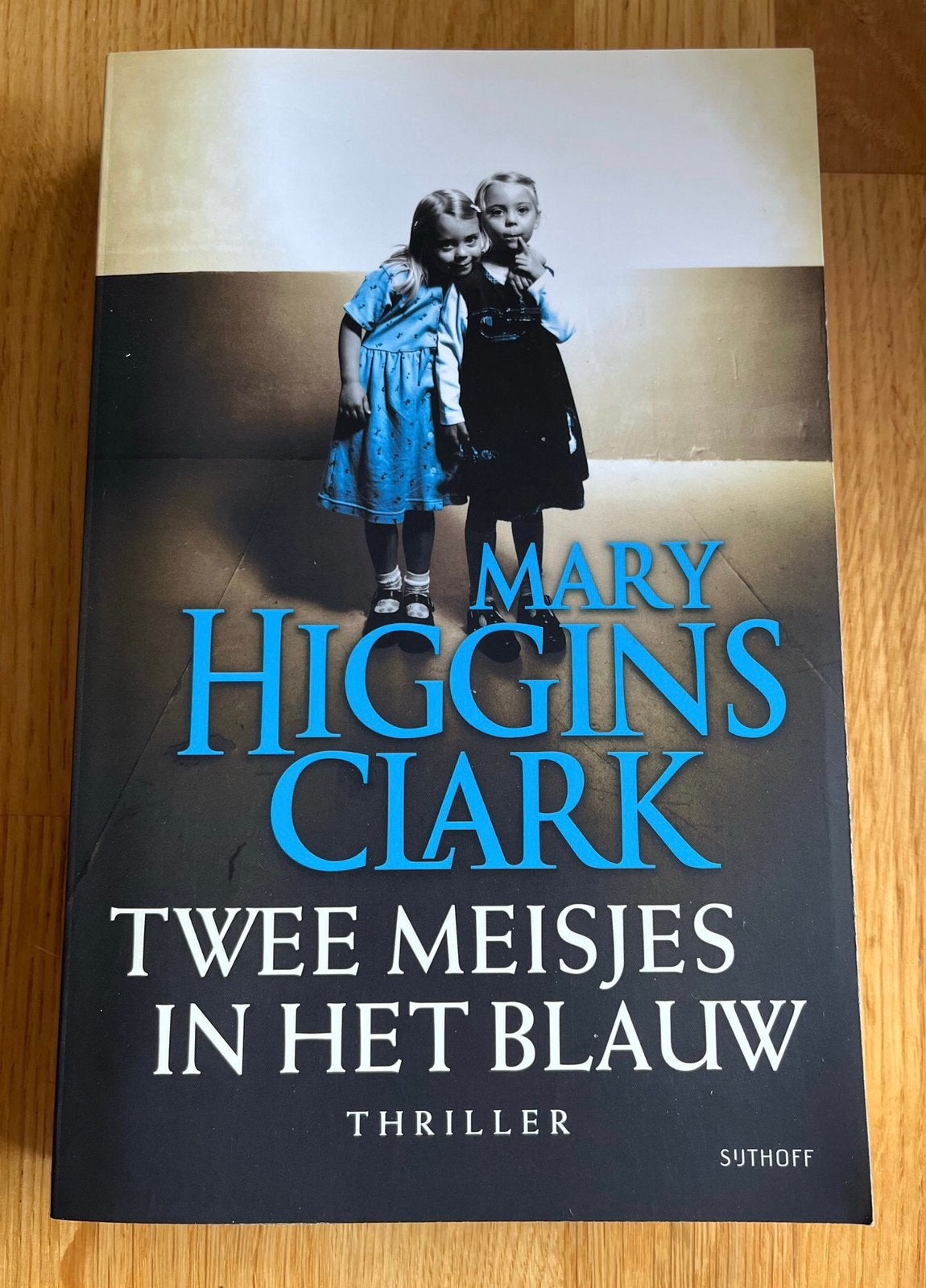 Twee meisjes in het blauw, Mary Higgins Clark, Ophalen of Verzenden, Zo goed als nieuw