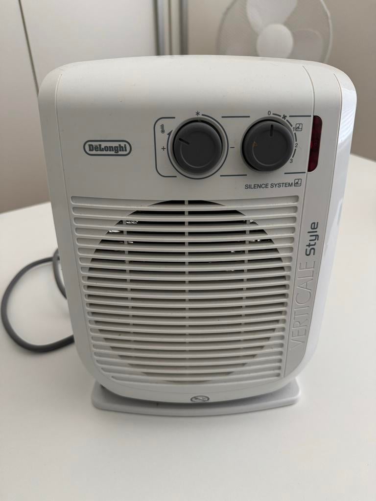 DeLonghi HVF3031 Ventilator Kachel - Warmte en Koude Regelaa, Gebruikt, Tafel- of Grondventilator, Minder dan 60 m³, 2 snelheden