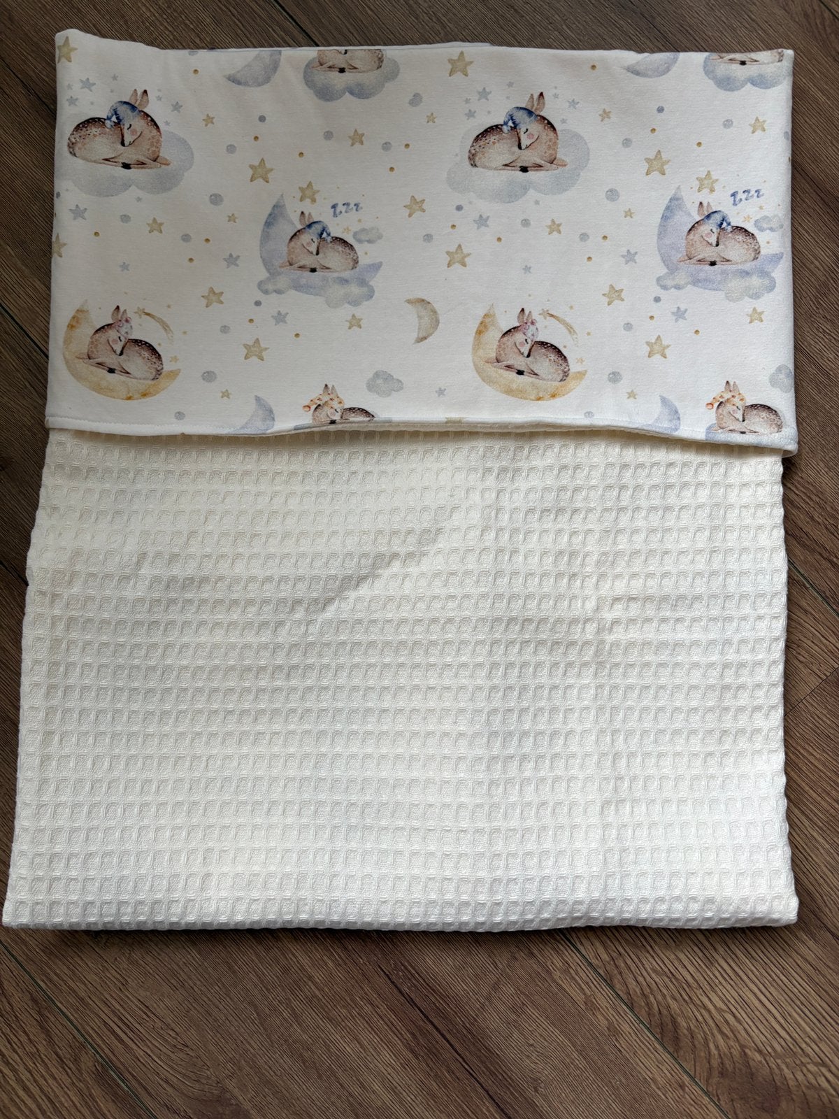 Nieuw Wiegdekentje met hertjes, Ophalen of Verzenden, Nieuw, Deken