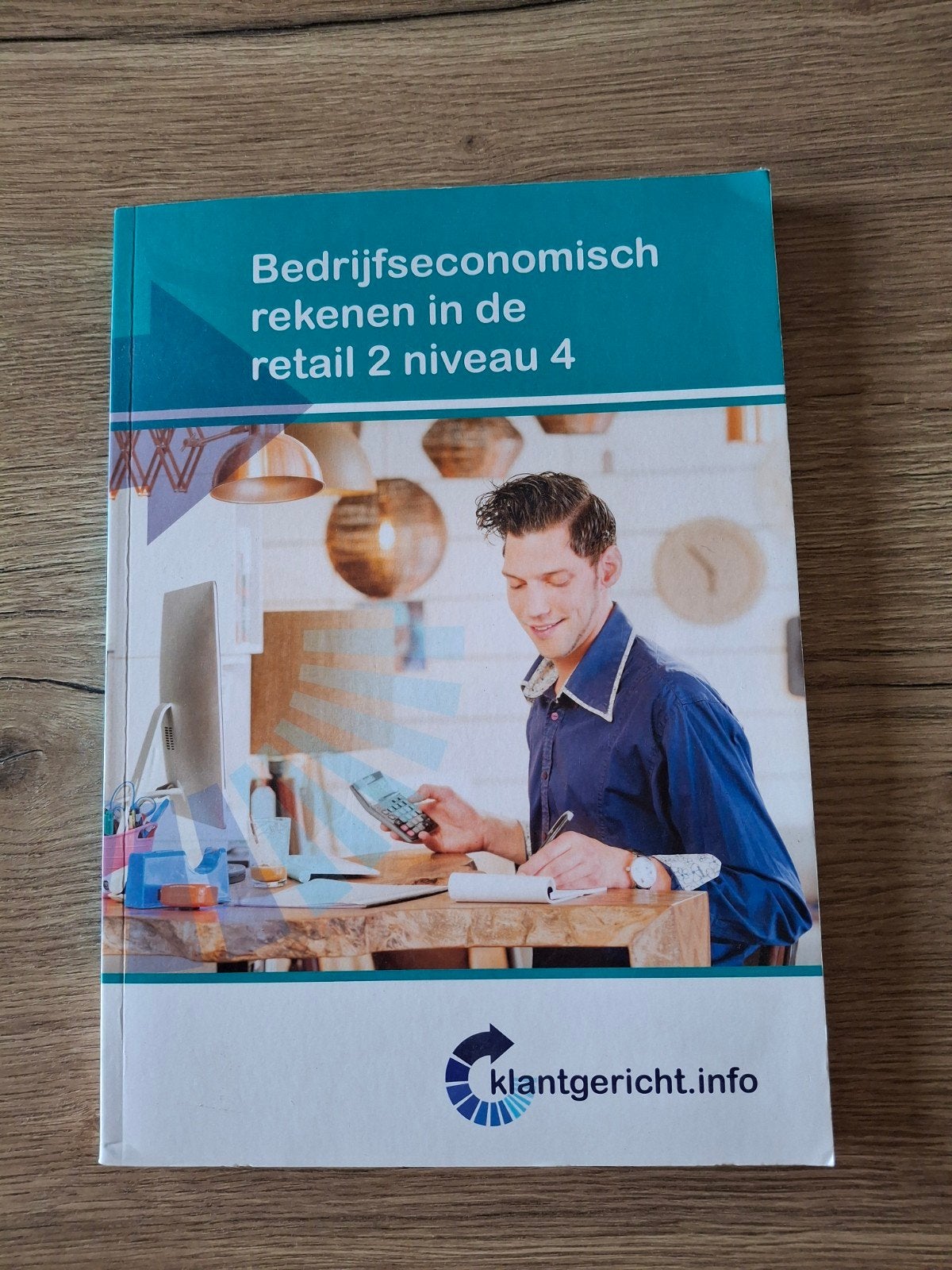 bedrijfseconomie rekenen retail 2 niveau4, Boeken, Ophalen of Verzenden, Zo goed als nieuw, Overige niveaus, Bedrijfseconomie of M&O