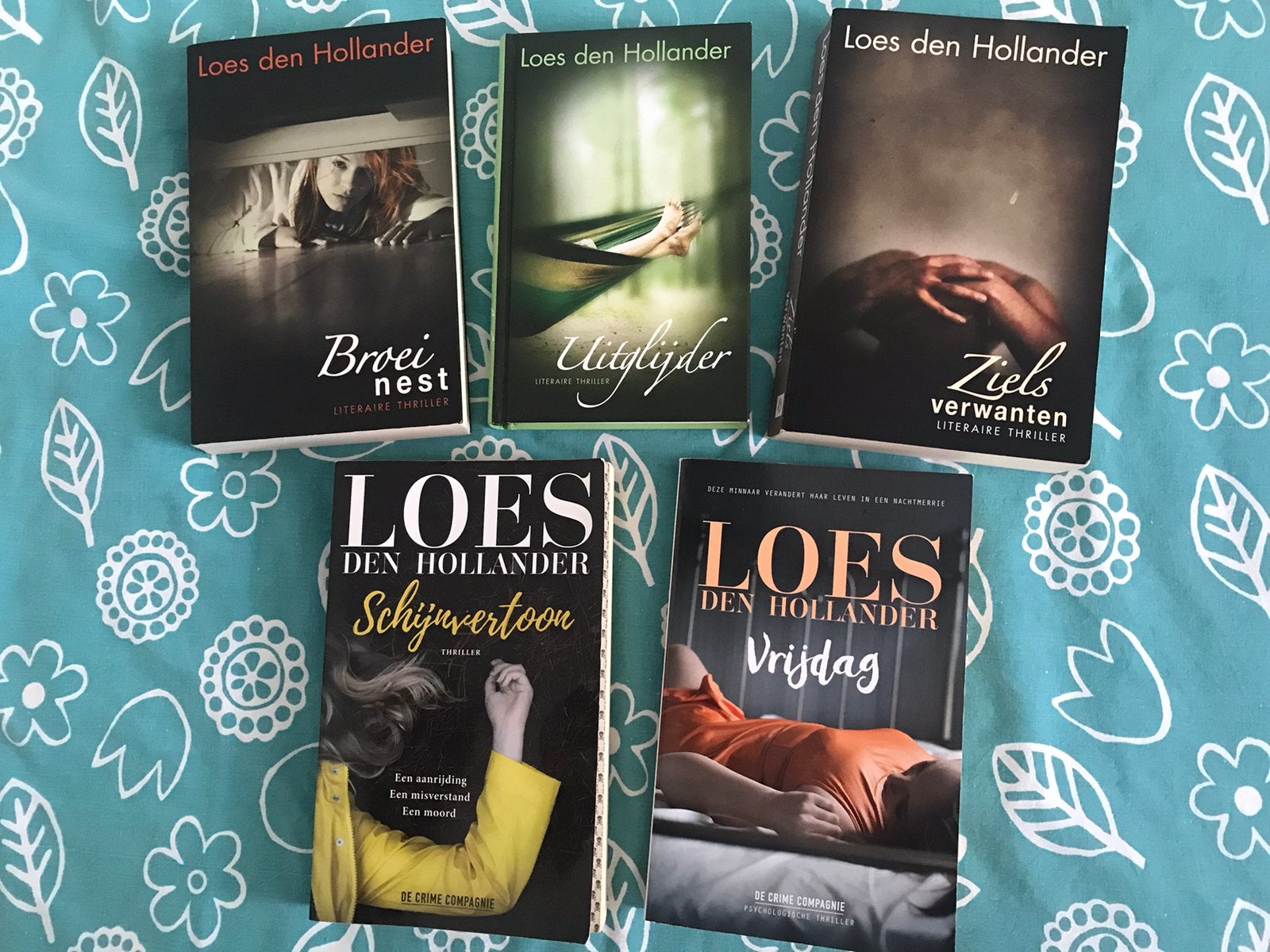 5 boeken Loes den Hollander o.a. Zielsverwanten, Boeken, Ophalen of Verzenden, Zo goed als nieuw