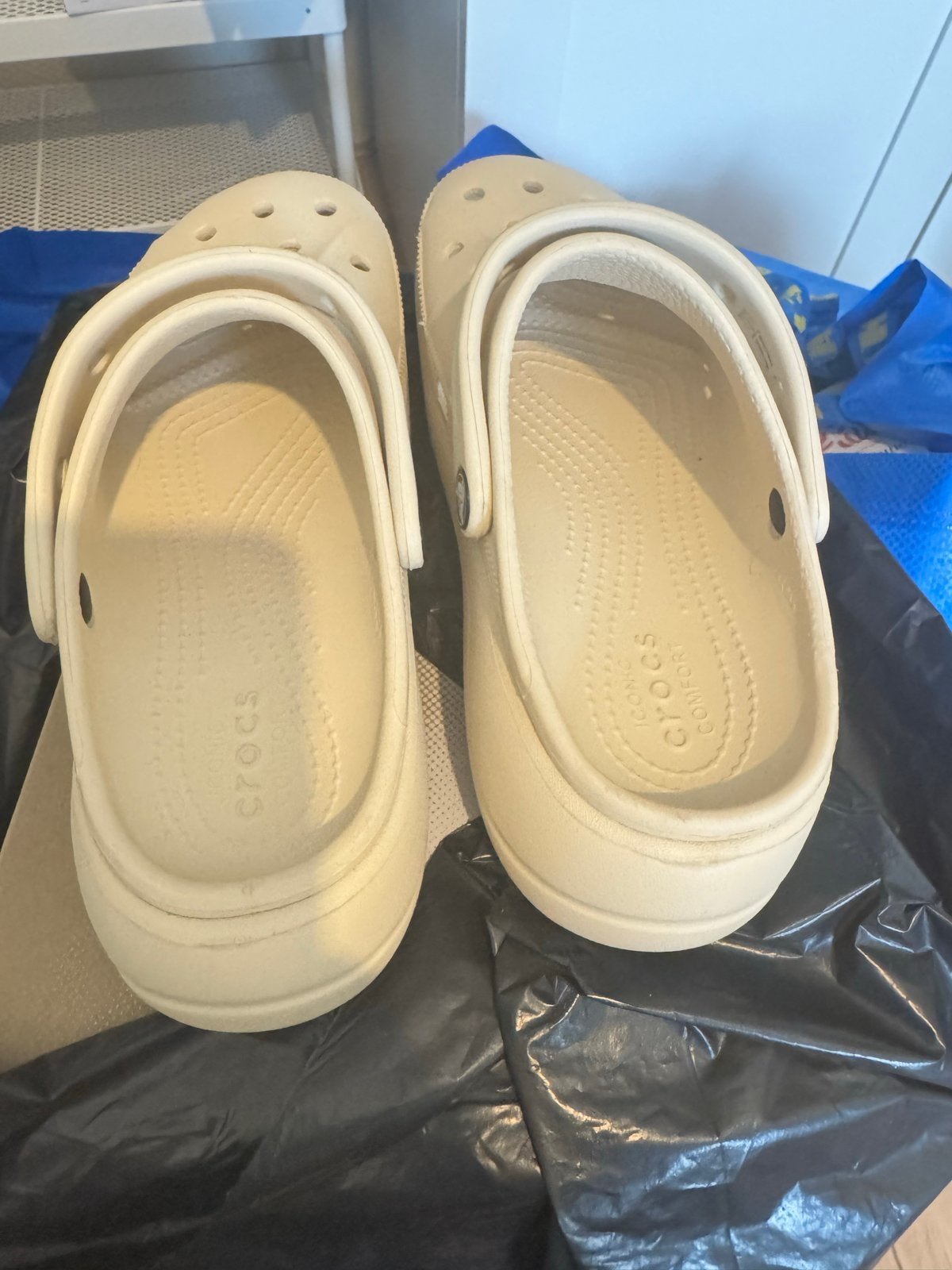 Crocs Classic platform Beige - Maat W8 (EU 38-39), Ophalen, Zo goed als nieuw, Beige, Slippers