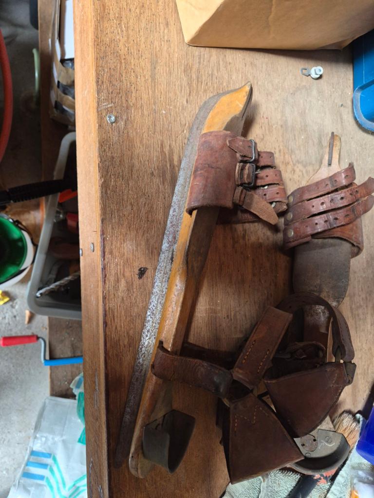 Vintage houten schaatsen met leren bindingen, Antiek en Kunst, Ophalen