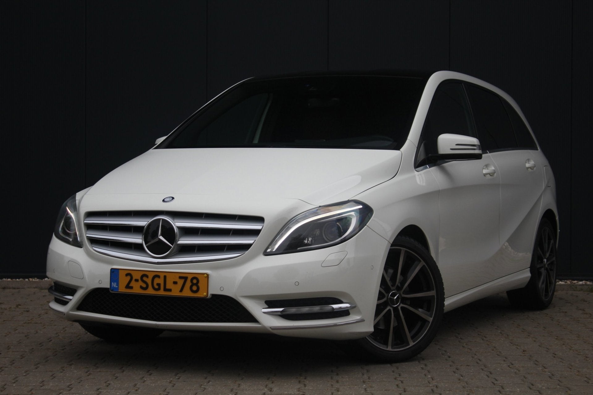 Mercedes-Benz B-klasse 200 Ambition | Dealer onderhouden | T, Auto's, 1325 kg, Gebruikt, Euro 6, Wit