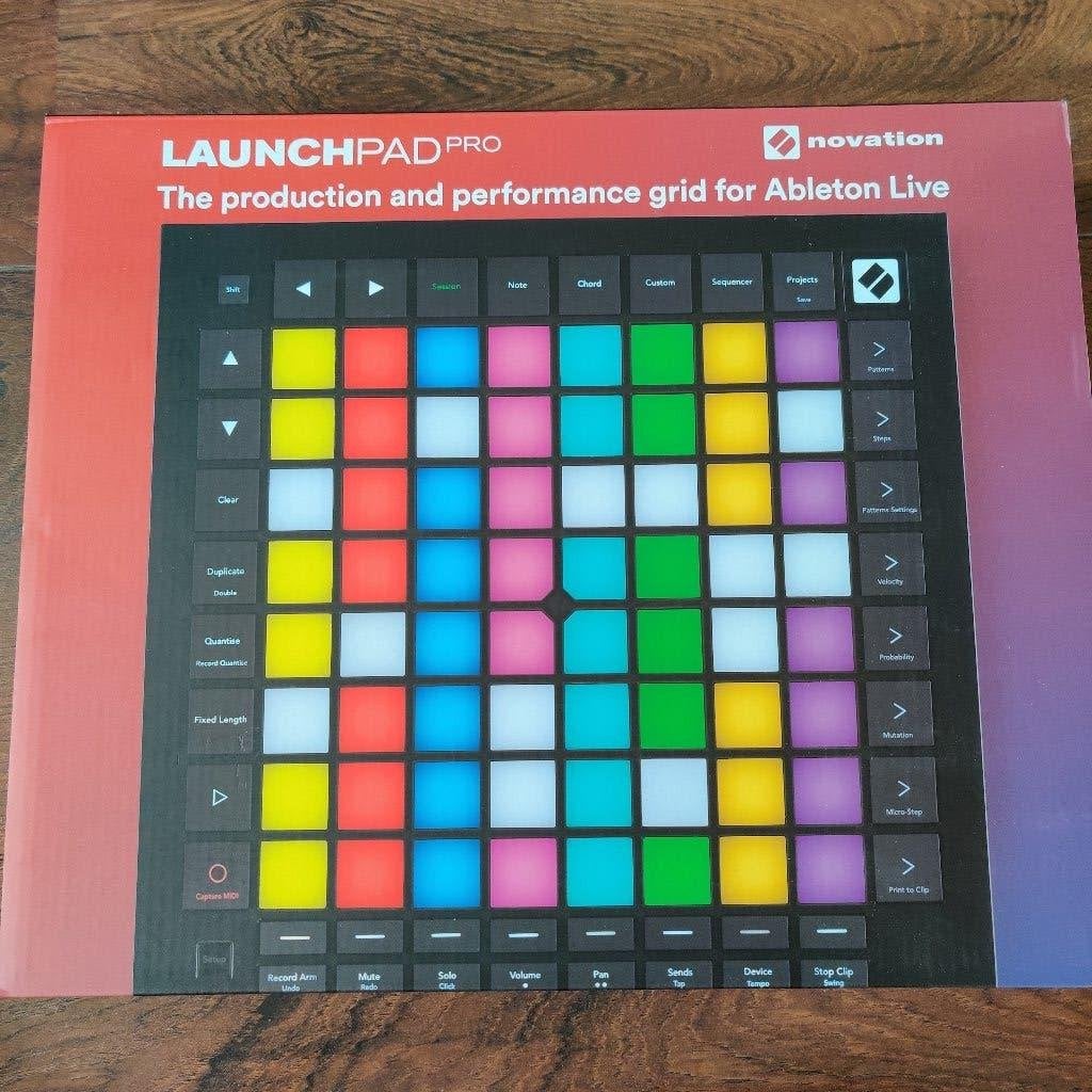 Novation Launchpad Pro MK3 64-pad grid midi controller, Ophalen of Verzenden, Zo goed als nieuw