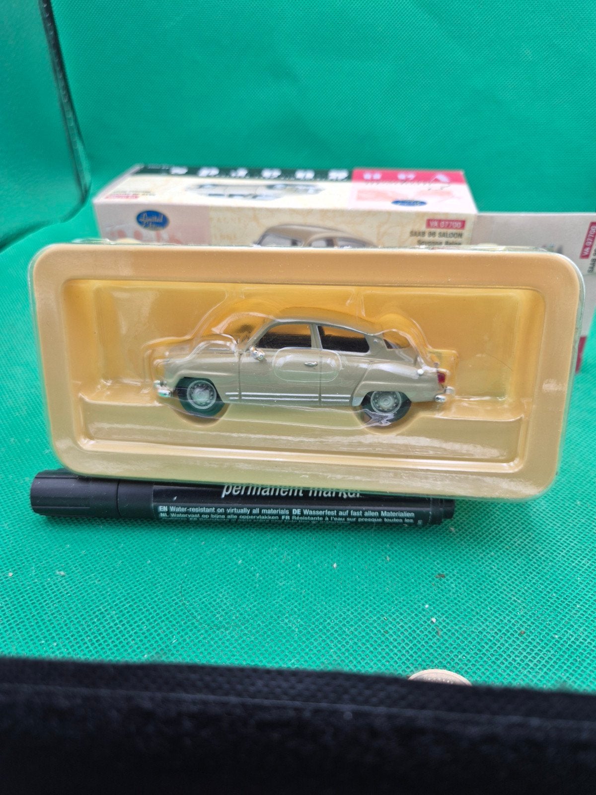 250 Saab 96 saloon 1/43 vanguards, Ophalen of Verzenden, Zo goed als nieuw, Auto, Overige merken