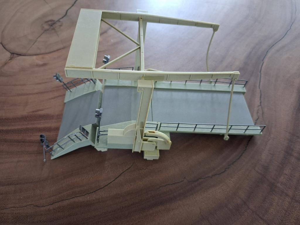 Modelspoorbrug met verkeerslichten, Hobby en Vrije tijd, Overige merken, Gebruikt, Gelijkstroom of Wisselstroom, Brug, Tunnel of Gebouw