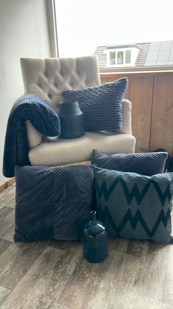 Mooie set kussens en vazen zgan, Ophalen, Zo goed als nieuw, Blauw, Vierkant