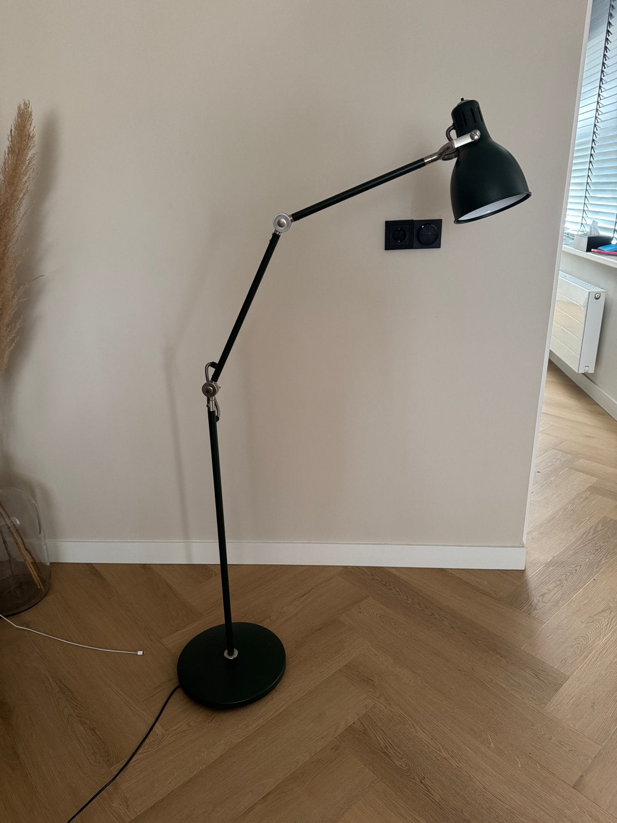 IKEA ARÖD Vloerlamp - Donkergroen, Verstelbaar, Ophalen, E27 (groot), Zo goed als nieuw, Metaal