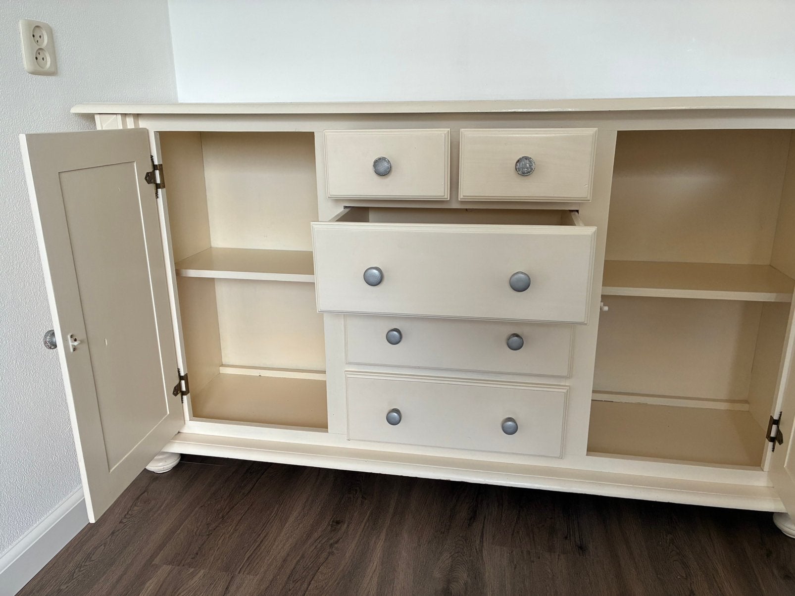 Buffetkast grenenhout, wit geschilderd, Ophalen, Gebruikt, Barok, Met deur(en)