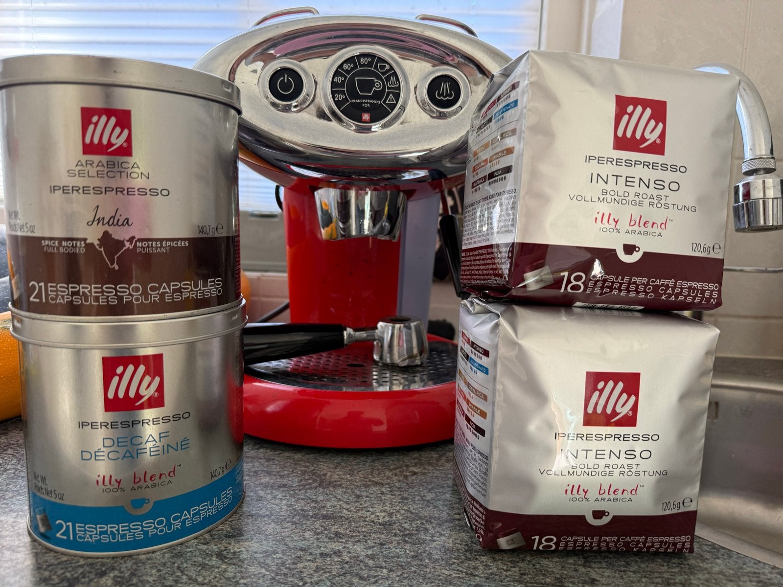 Illy Iperespresso machine met capsules en blikken, Witgoed en Apparatuur, Koffiezetapparaten, Ophalen of Verzenden, Gebruikt, Espresso apparaat