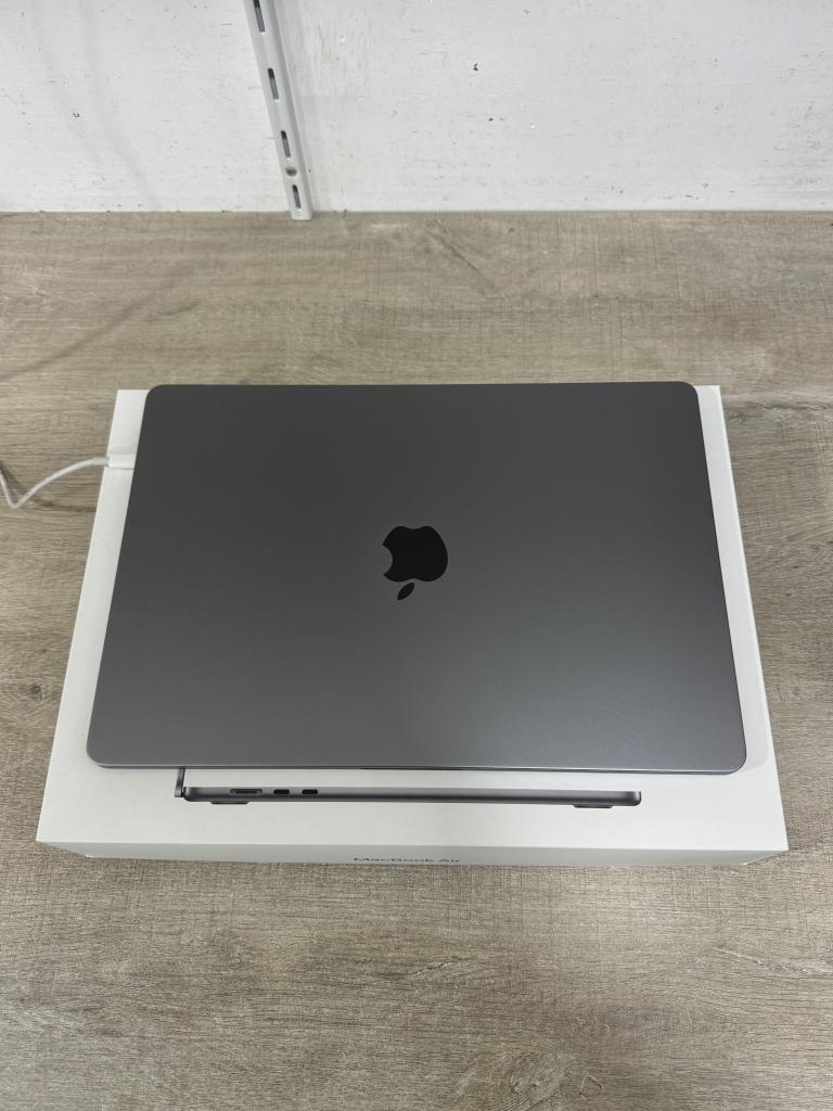 Macbook Air 15" 2024 M3 8GB+256GB SpaceGray NIEUW Inc Garant, 256 GB, 8 GB, Nieuw, 1 Apple Park Way in Cupertino