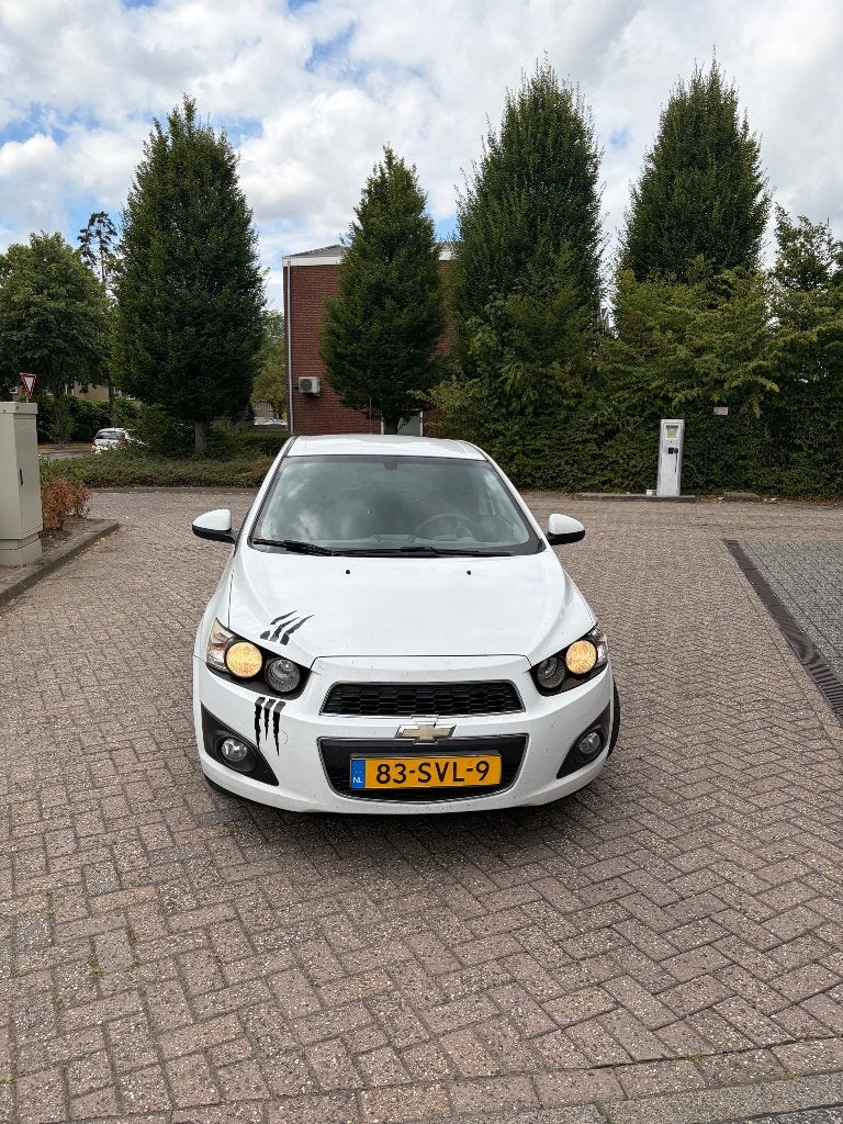 Chevrolet Aveo 1.2 5-DEURS 2012 Wit met nieuwe APK, Voorwielaandrijving, 40 €/maand, Aveo, 4 cilinders