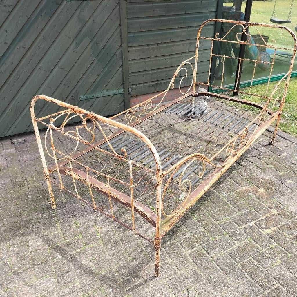 Oud Frans bed, Ophalen of Verzenden