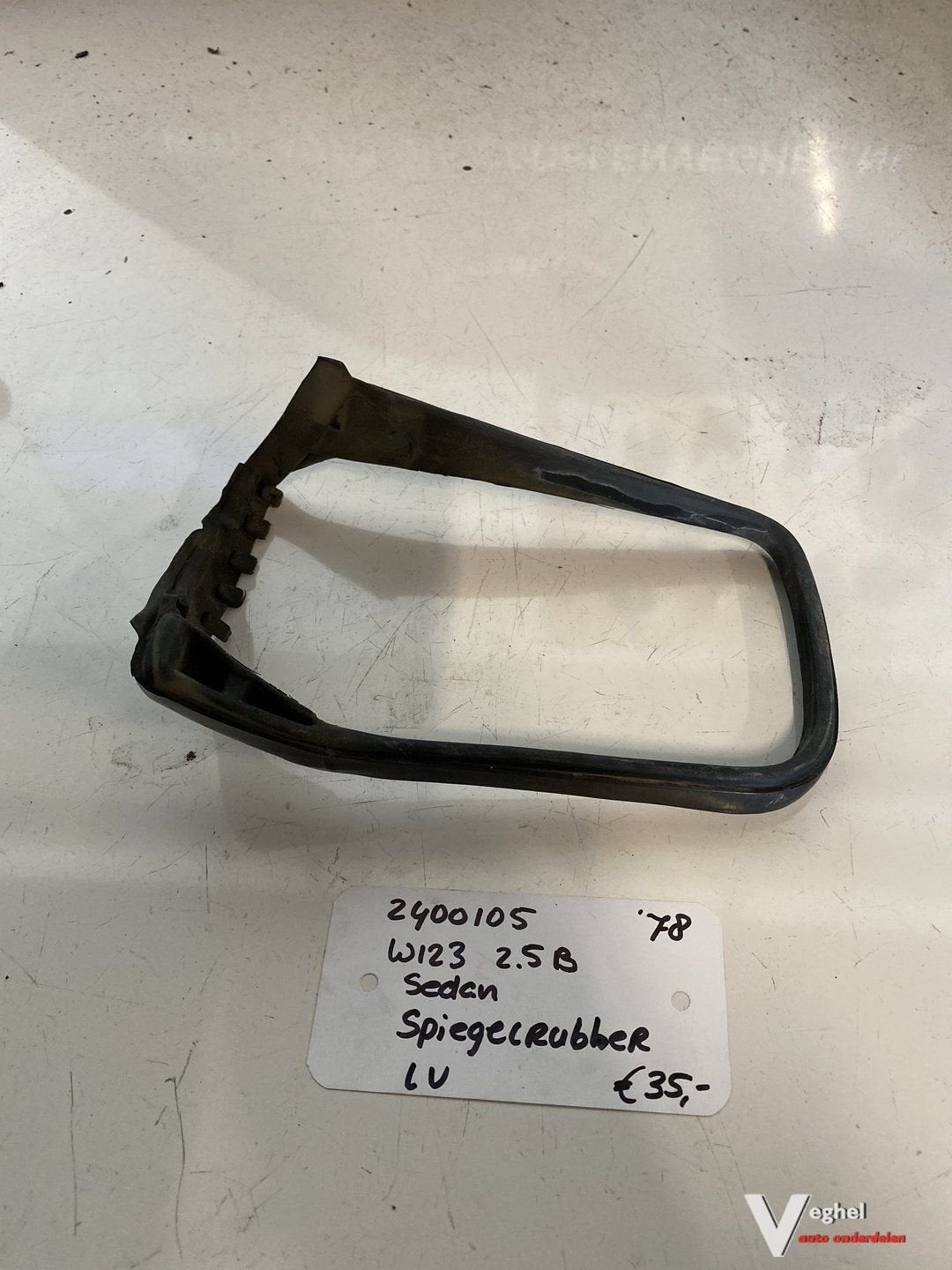 Mercedes W123 2.5 B 1978 2400105. Rubber t.b.v. Buitenspiege, Auto-onderdelen, Spiegels, Gebruikt, -, -, Ophalen of Verzenden