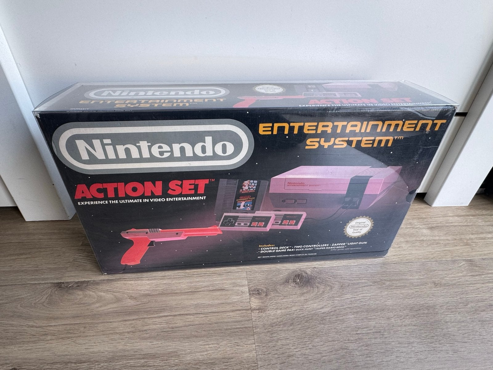 Nintendo Entertainment System (NES) Action Set, Ophalen of Verzenden, Zo goed als nieuw, Met 2 controllers, Met games