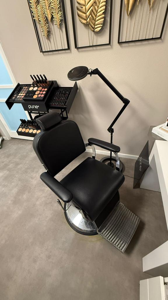 Te koop kappersstoel/barberstoel/browstoel, Ophalen, Zo goed als nieuw